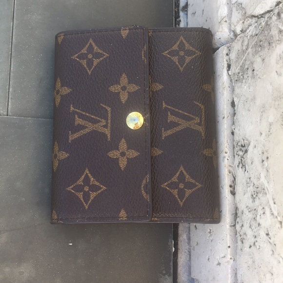 Louis V Womans mini Wallet - Picture 5 of 8